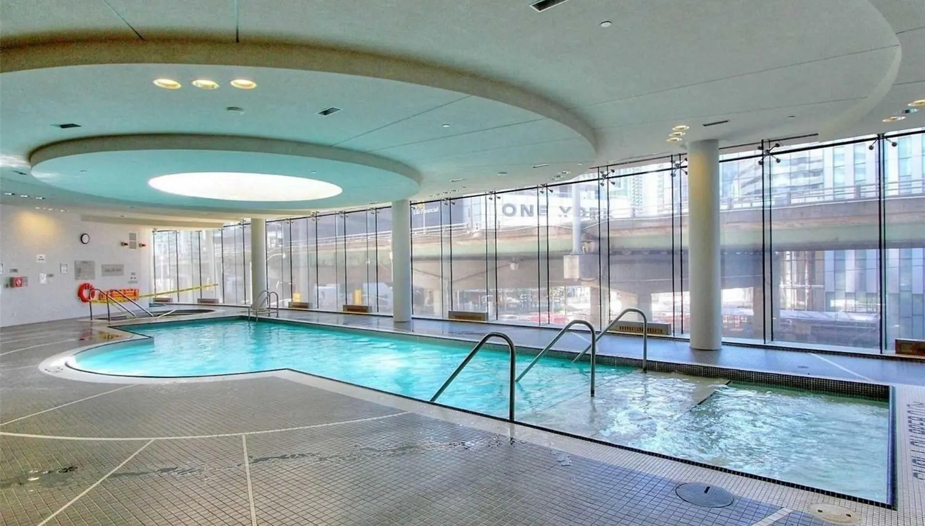 Apartamento Spacious 1-Bdr Condo By Cn Tower 4 Guests, Parking Included Toronto